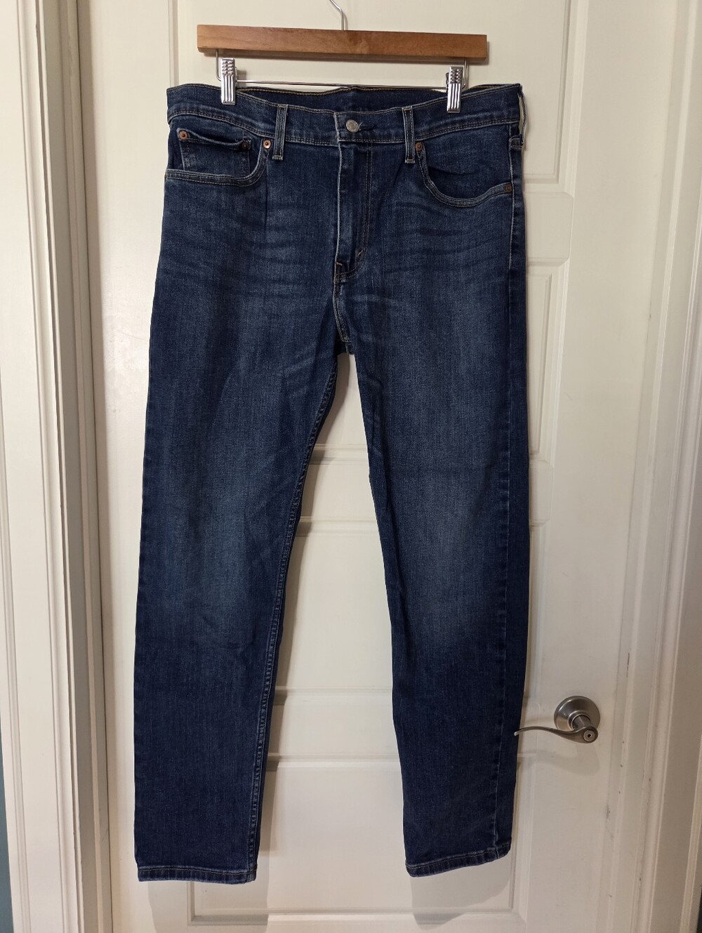 Levi's 502 Jeans